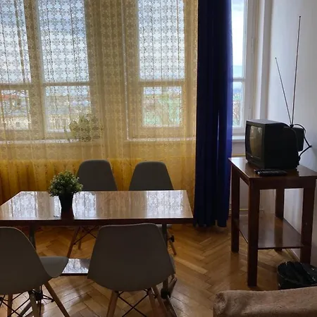 Vintage In Old Town Apartment